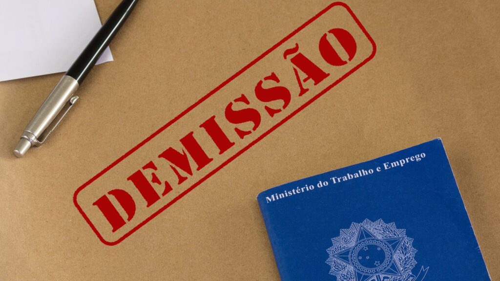 Demissão após férias: o que a empresa pode (e não pode) fazer segundo a CLT.