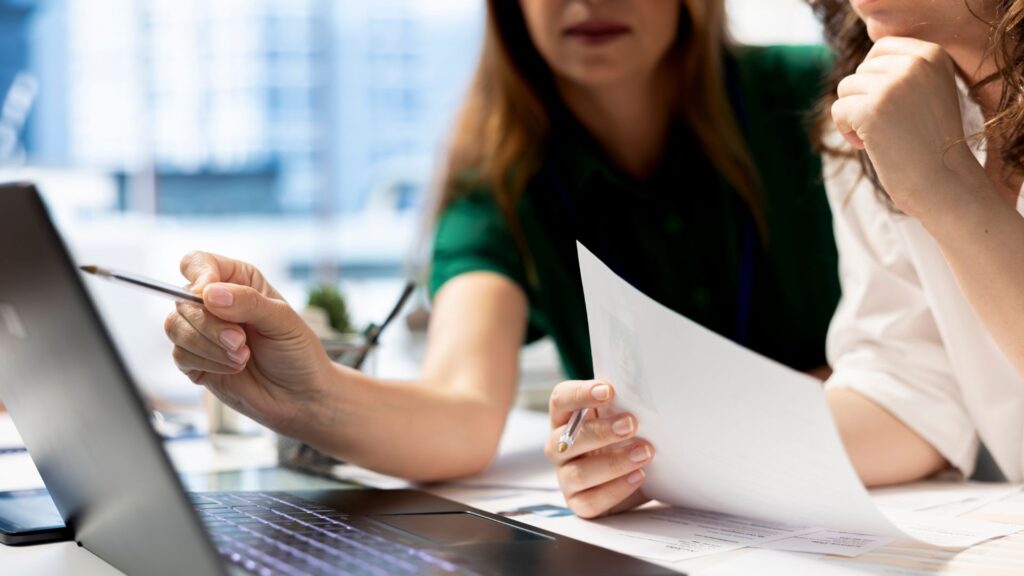 Simples Nacional ou Lucro Presumido: qual o regime certo para a sua empresa de tecnologia?